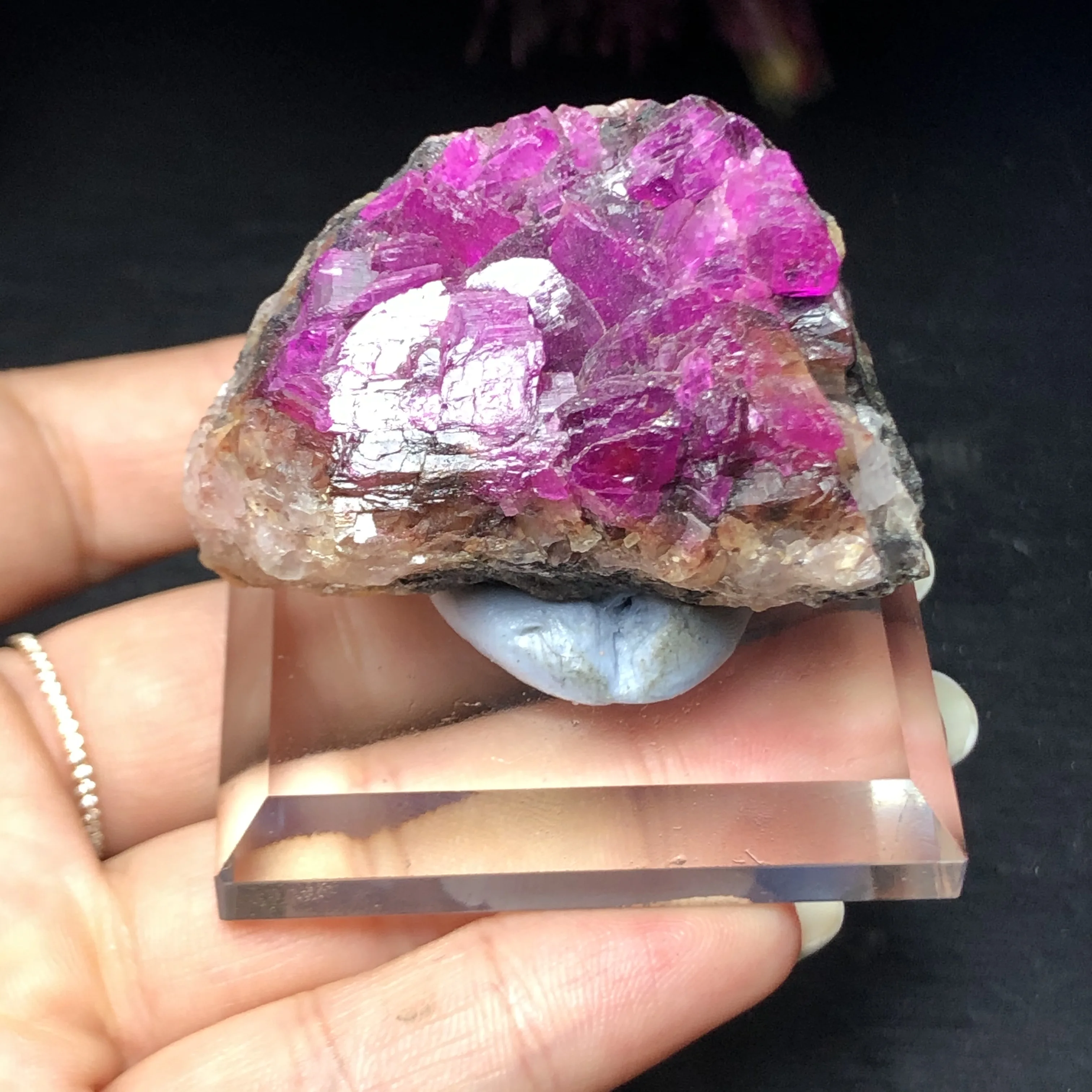 Натуральный минеральный образец подарок коллекционное сырье драгоценные камни