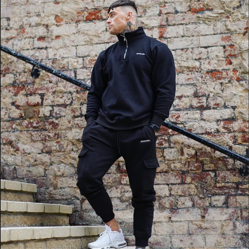 

Спортивный костюм мужской, из двух предметов, с нагрудным карманом