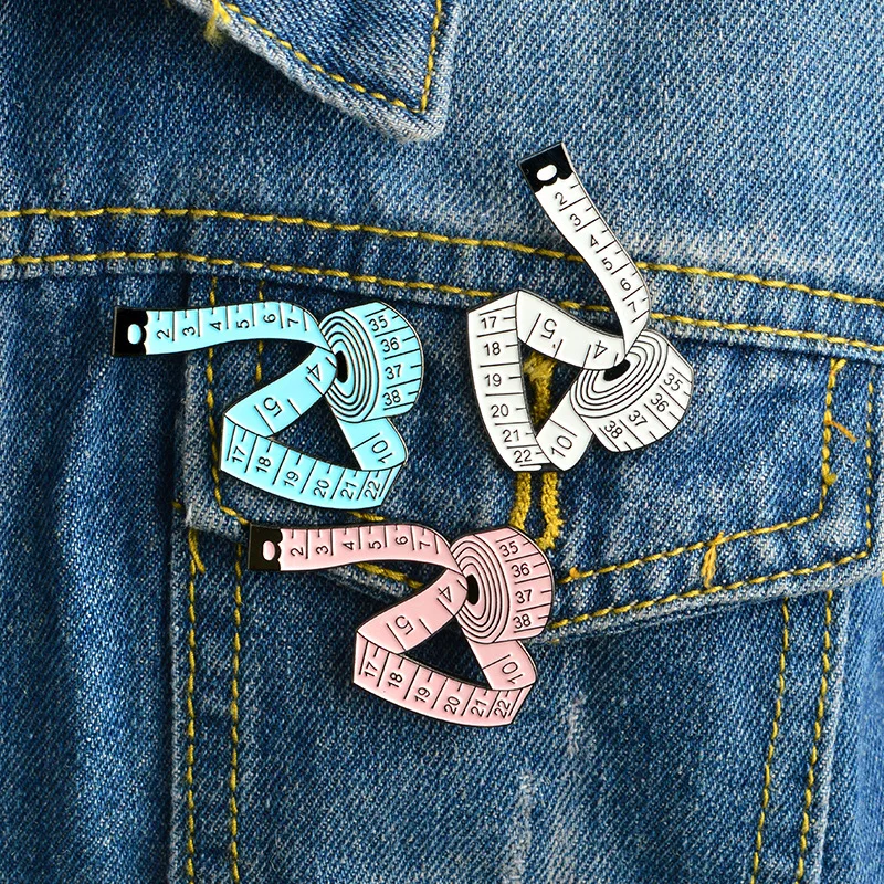 

HOSENG 3Pcs/Lot New Funny Tape Measuring Ruler Cartoon Brooch Green White Pink Color Women Men Coat Suit Enamel Pin Gift HS_97