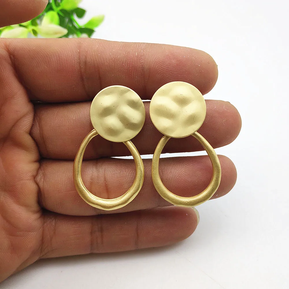 Минималистский с камнями в форме капли воды серьги матовый золотой неровный