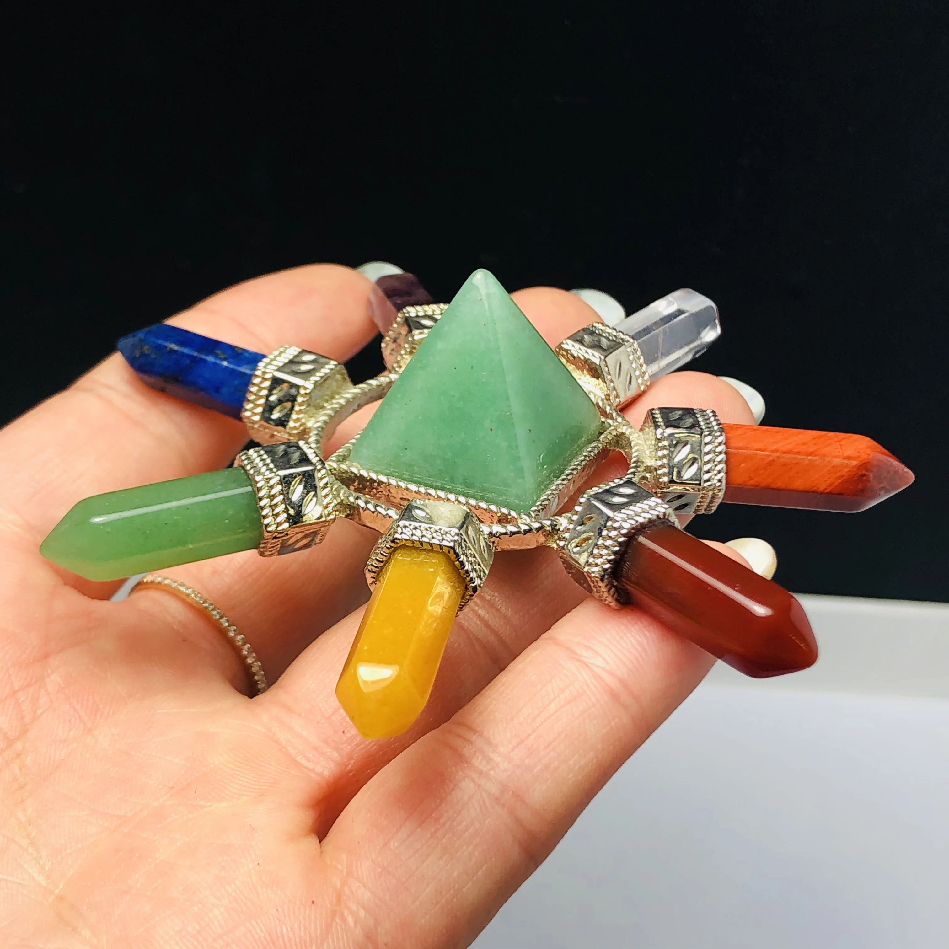 

Натуральный хрустальный драгоценный камень семь чакр терапевтический камень лечебный домашний декор