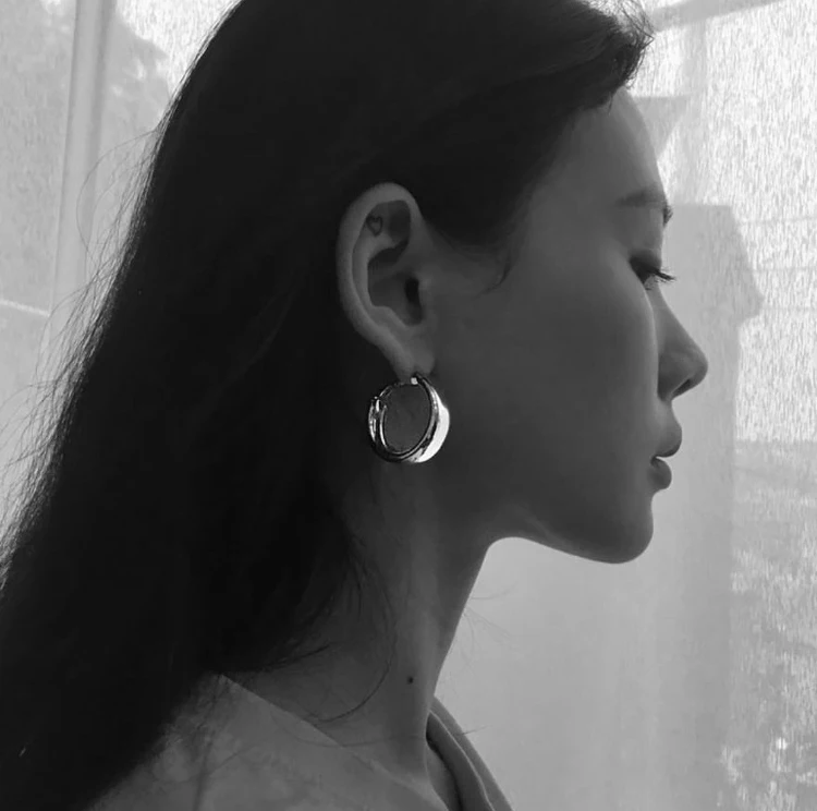 HUANZHI новые модные минималистичные геометрические искажение металла Винтажные серьги-кольца для женщин девочек Свадебные украшения подарки