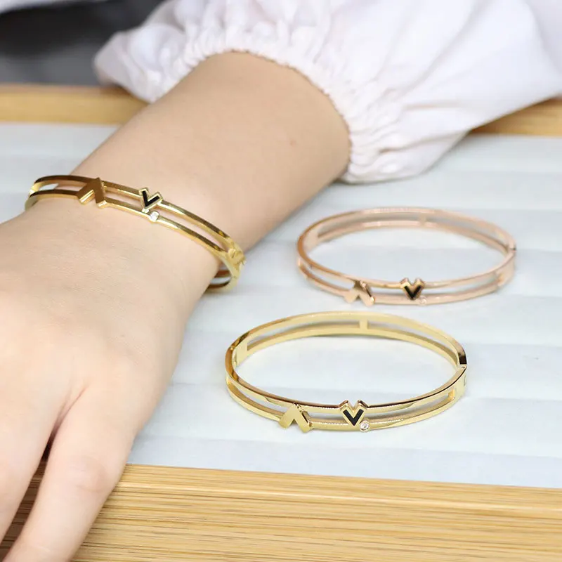 

Новый популярный браслет, полый браслет из титановой стали, набор корейских модных женских браслетов с бриллиантами, роскошные украшения ...