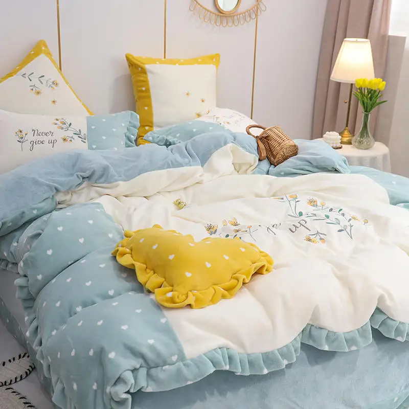 Постельное белье из флисовой ткани с классической вышивкой Королевский размер