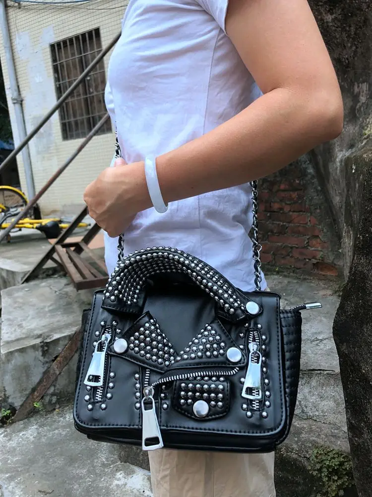 Новая женская сумка оригинальная кожаная с заклепками локомотив на одно плечо