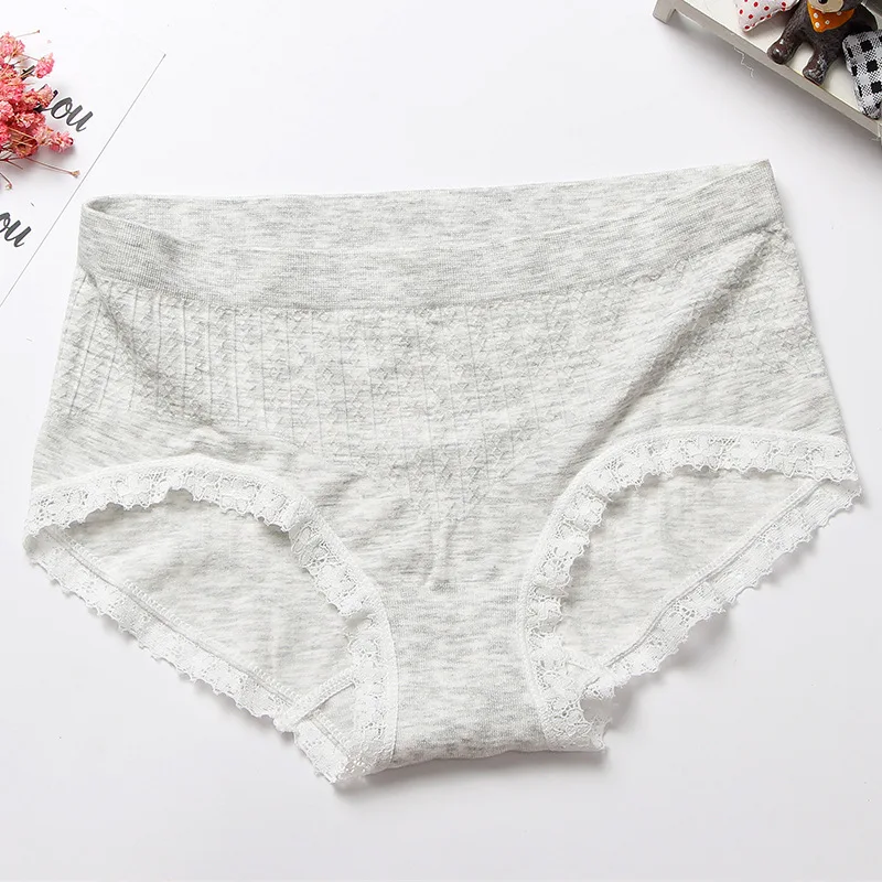 Трусики женские бесшовные из натурального хлопка с кружевом средней талией и