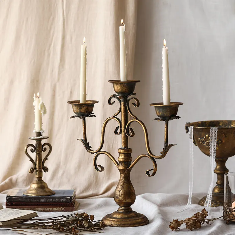 

Retro Wrought Iron Candle Holder Wedding Pillar Candlestick Vintage Ornaments Romantic Dinner Portavelas Table Decoration ED50ZT