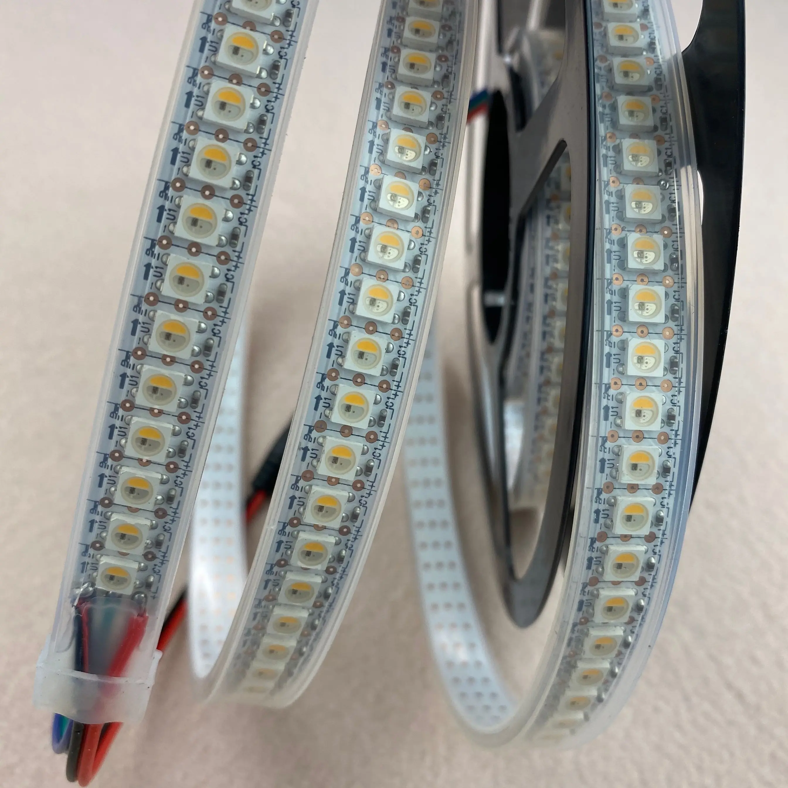 Светодиодная Адресуемая лента теплый белый цвет 144 светодиода/м пикс./м