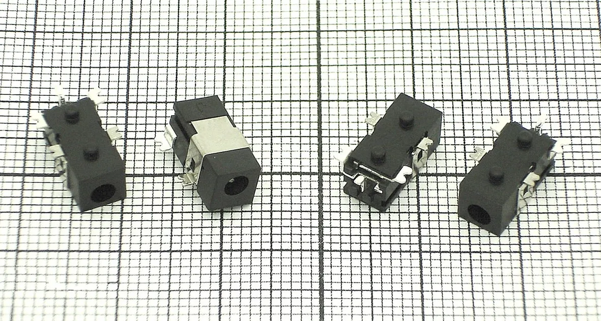 Разъем питания для планшета (0.7х2.5 мм) | Компьютеры и офис