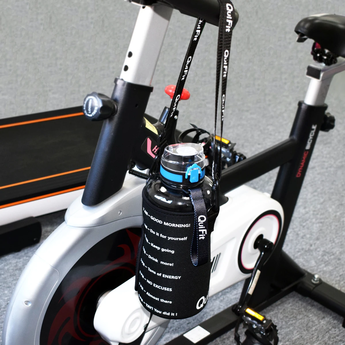 QuiFit неопреновый защитный чехол с регулируемым съемным ремешком для 3.8L 2L бутылка для воды держатель рукав для улицы занятий спортом и спортзала