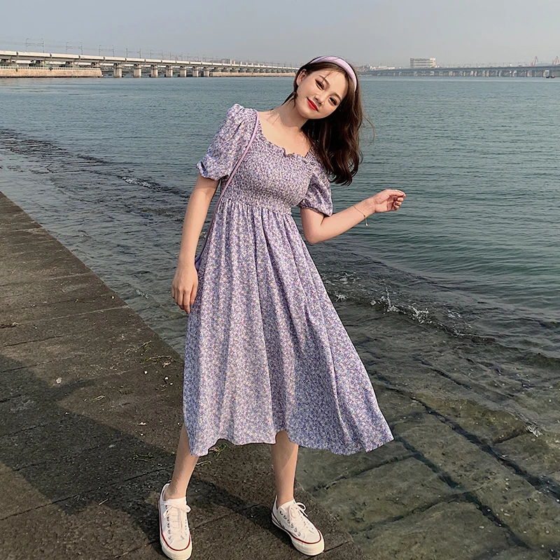 

Женское летнее платье с высокой талией и цветочным принтом