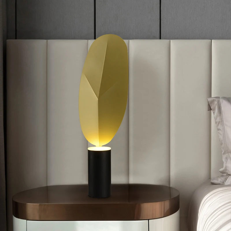 Современная декоративная настольная лампа в скандинавском стиле с листьями