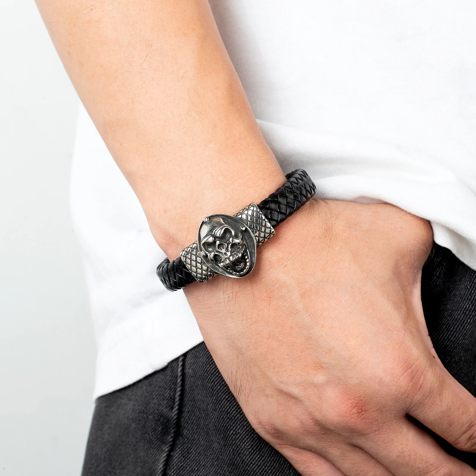 Мужской браслет из нержавеющей стали в готическом стиле с магнитной застежкой