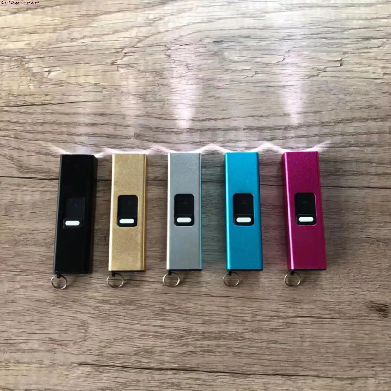 

1 шт. маленький многофункциональный фонарик с защитой от волков для экстренной безопасности, уличный защитный инструмент, походные аксессу...