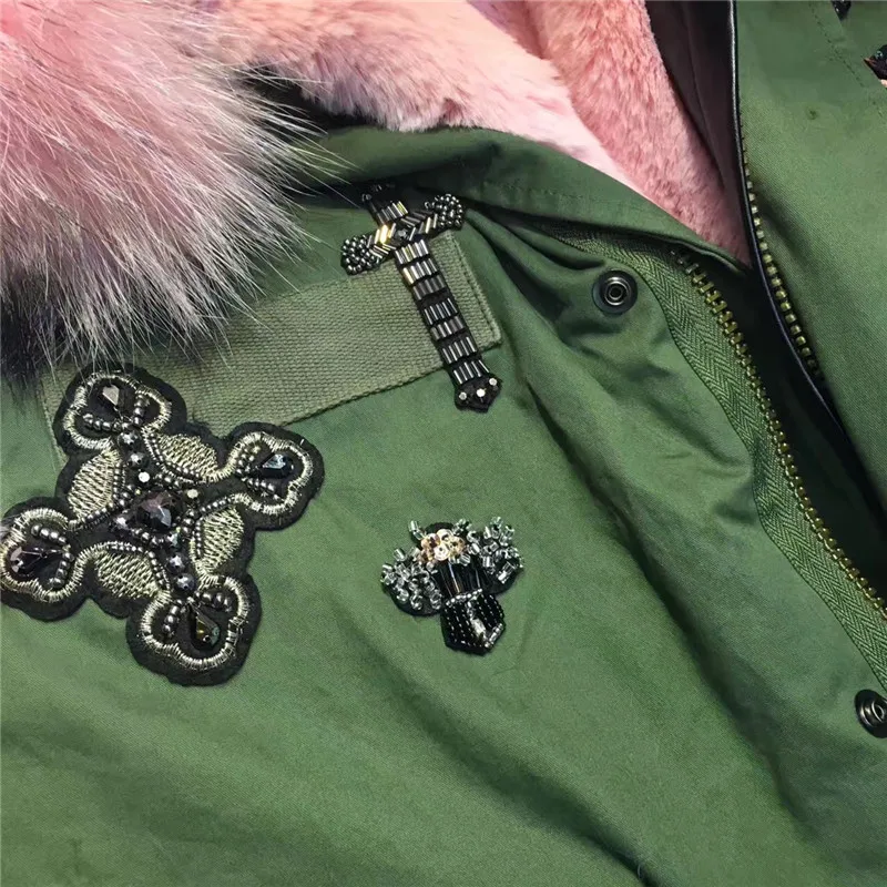 Куртка армейского зеленого цвета с капюшоном воротником из натурального меха