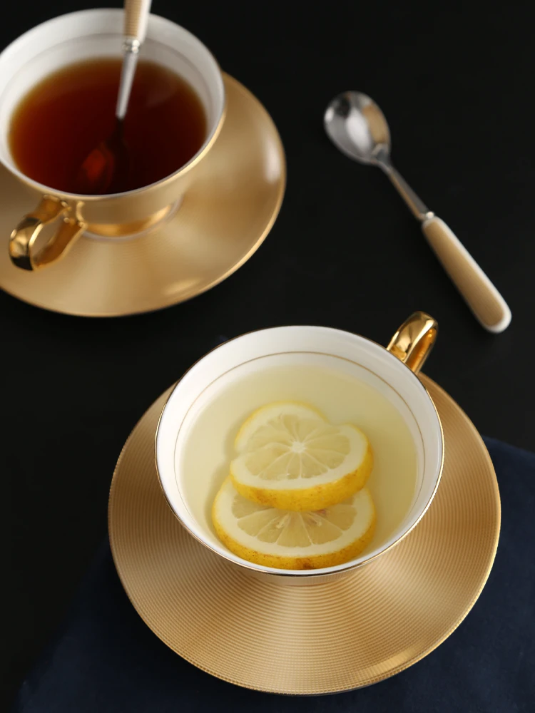 

Nordic Luxury Coffee Cups Saucer Ceramic Gold Rim Tea Cups Set Porcelain Royal Espresso Cup Taza Ceramica Wedding Cups AC50CU