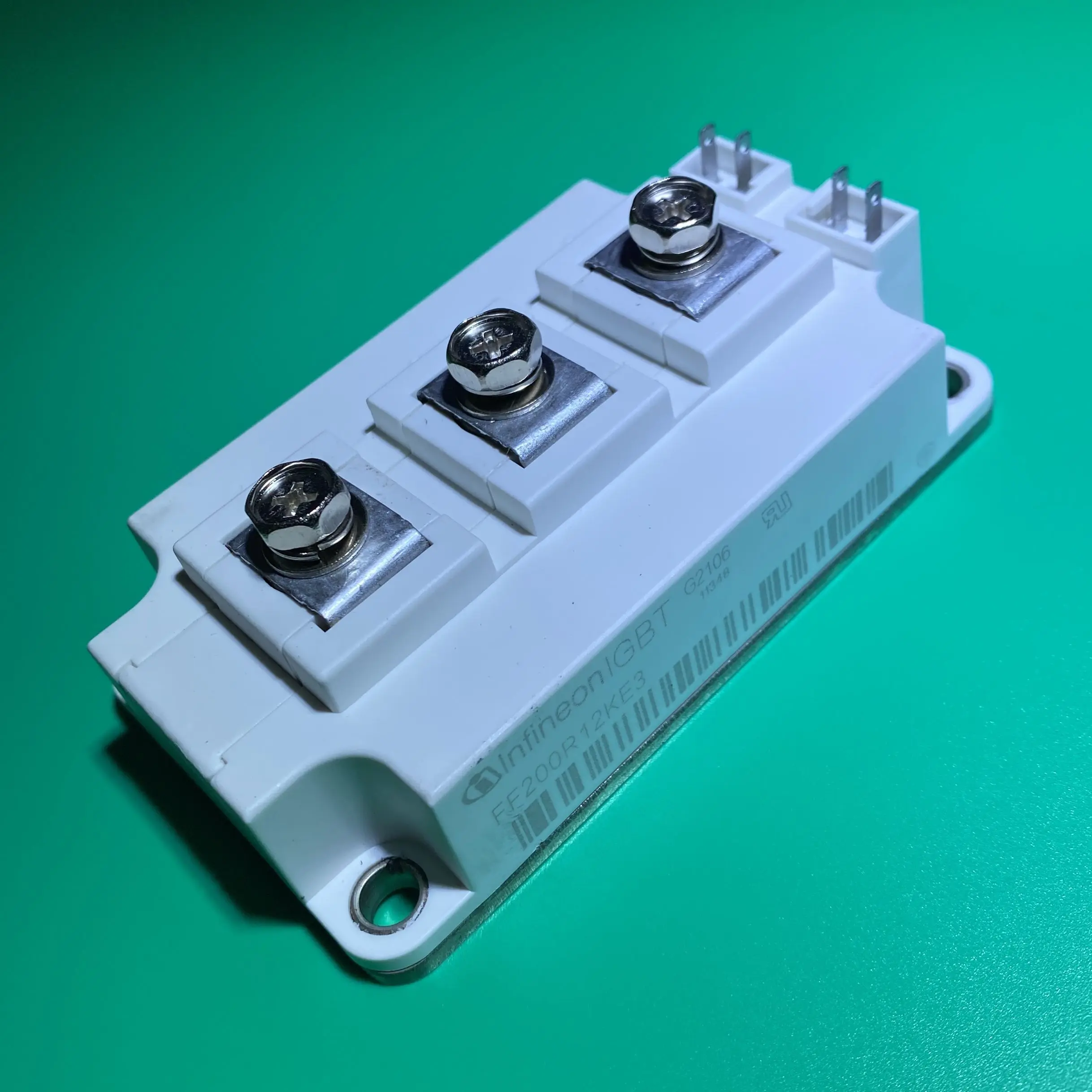 Модуль FF200R12KE3 FF 200R12KE3 VCES 1200V 200A 62MM-1 IGBT 1050W FF200R12KE3HOSA1 FF200R12 KE3 FF200R 12KE3 FF200 R12KE3 |