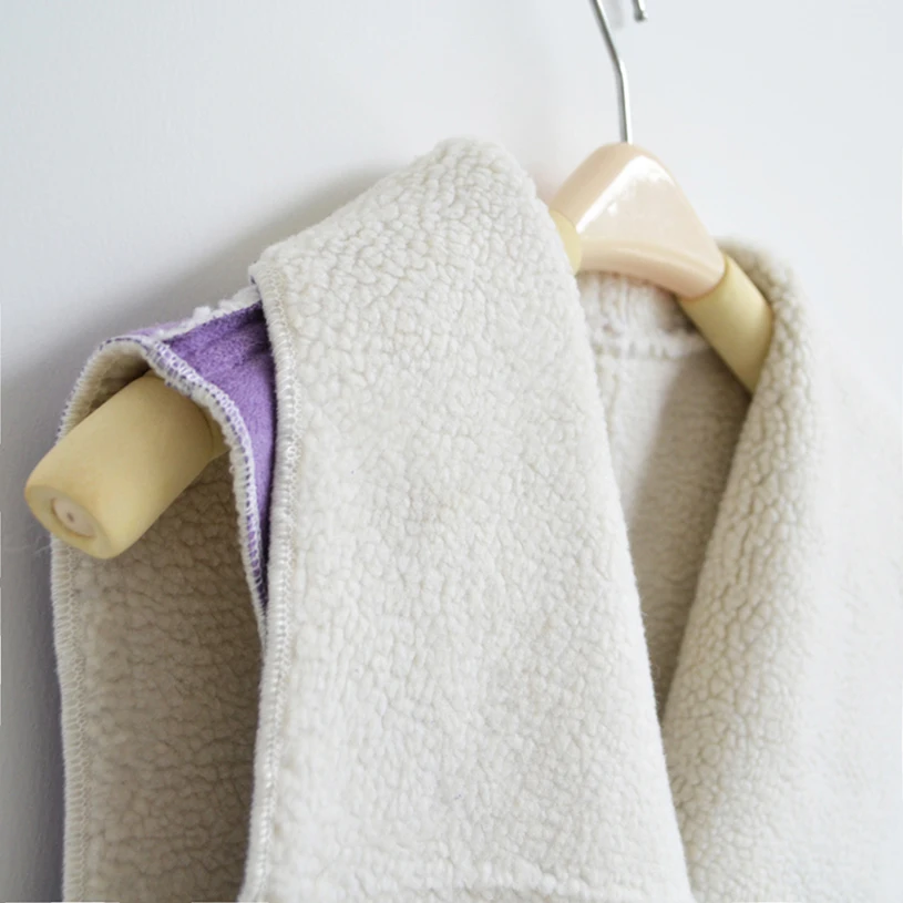 Зимний женский замшевый жилет теплый флисовый с отложным воротником куртки