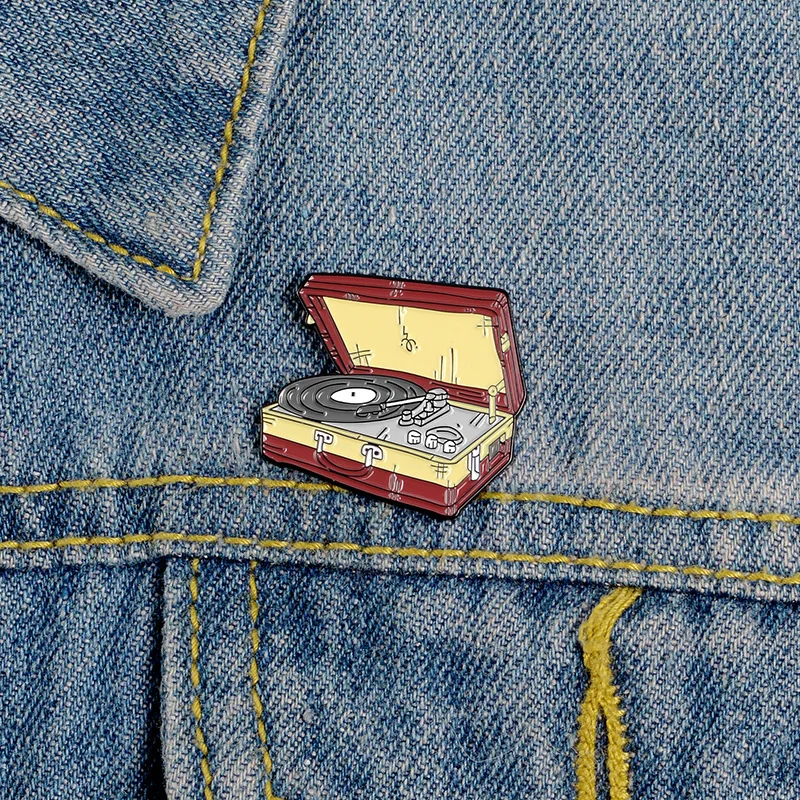 Vinyl Records CD Music Gramophone Retro Christmas Brooch Pins Metal Broches for Women Badge Pines Metalicos Brosche Accessories