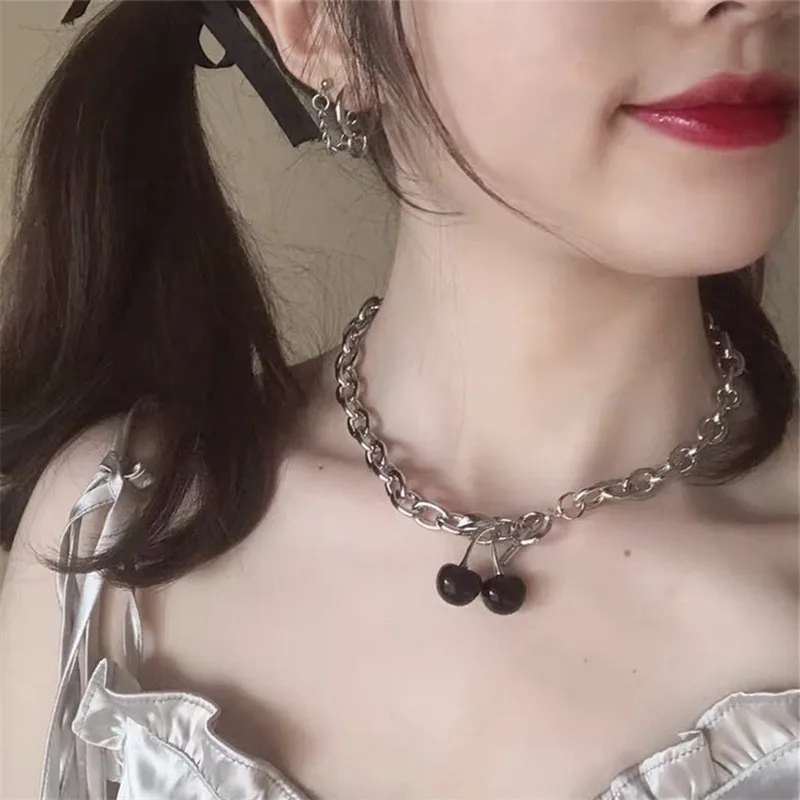 

2020 New Vintage Punk Black Cherry Pendant Metal Clavicle Chain Choker Necklace Party Jewelry for Women Girls