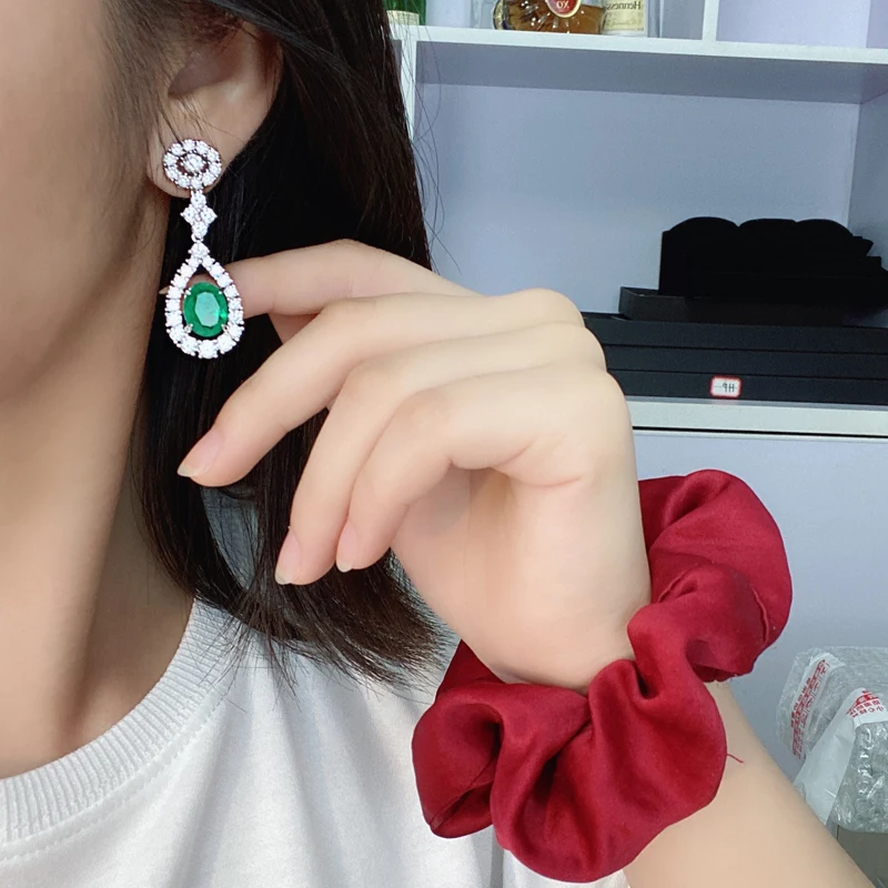 

Knobspin 100% 925 Sterling Silver Emerald Wedding Earrings For Women High Carbon Diamond Anniversary Fine Jewelry Wholesale