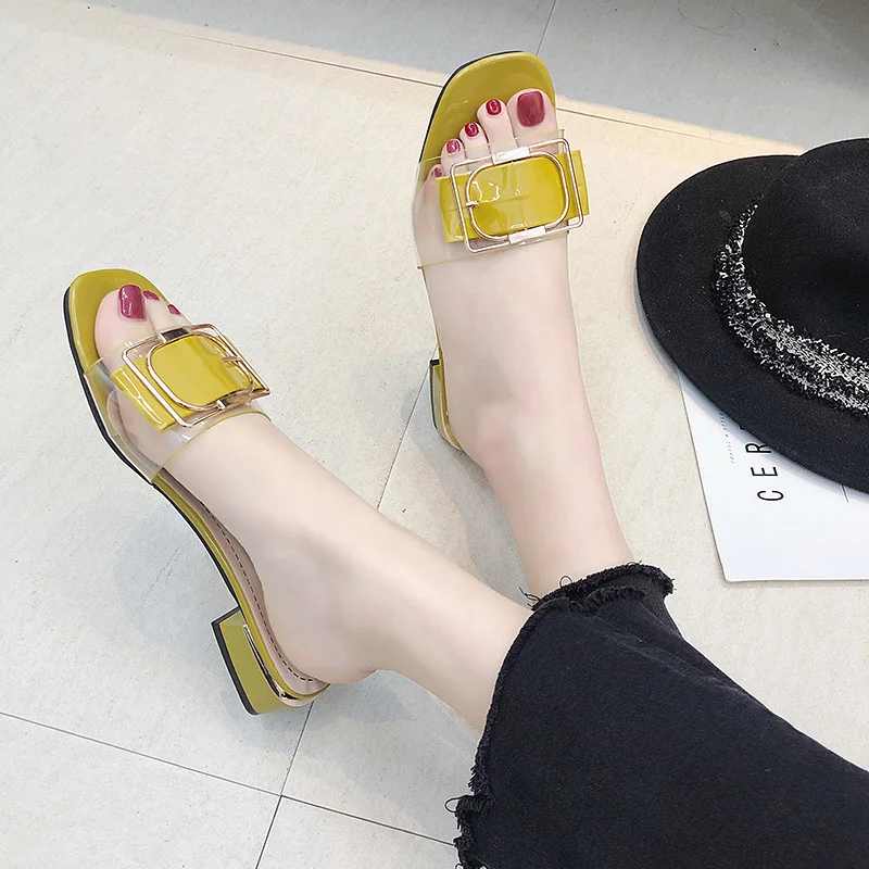 Летние женские тапочки стильные и прозрачные новинка 2021 модная женская обувь