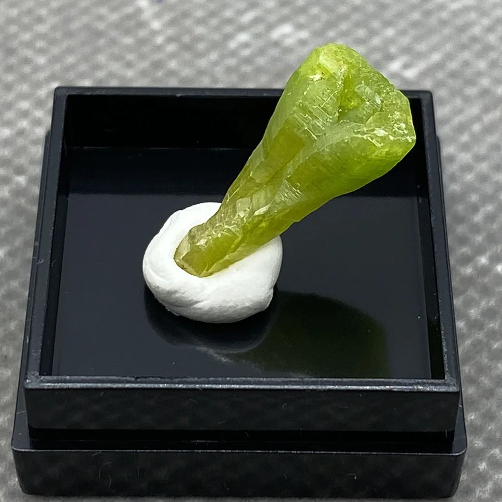 

Natural pyromorphite mineral espécime pedras e cristais coleção pedras preciosas quartzo do tamanho da caixa de china D28#