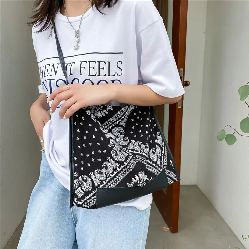 

Embroidered Canvas Crossbody Bags for Women 2021 New Casual Retro Tote Shoulder Bag Female Literary Pattern Buckle Shopping Bag