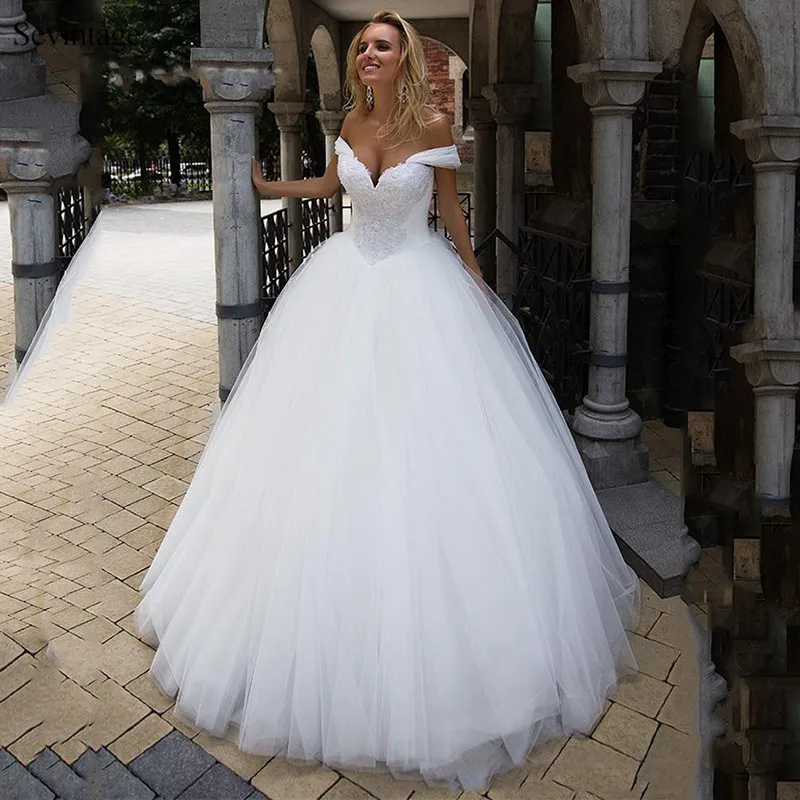 Белое кружевное свадебное платье Sevintage в стиле бохо бальное с открытыми плечами