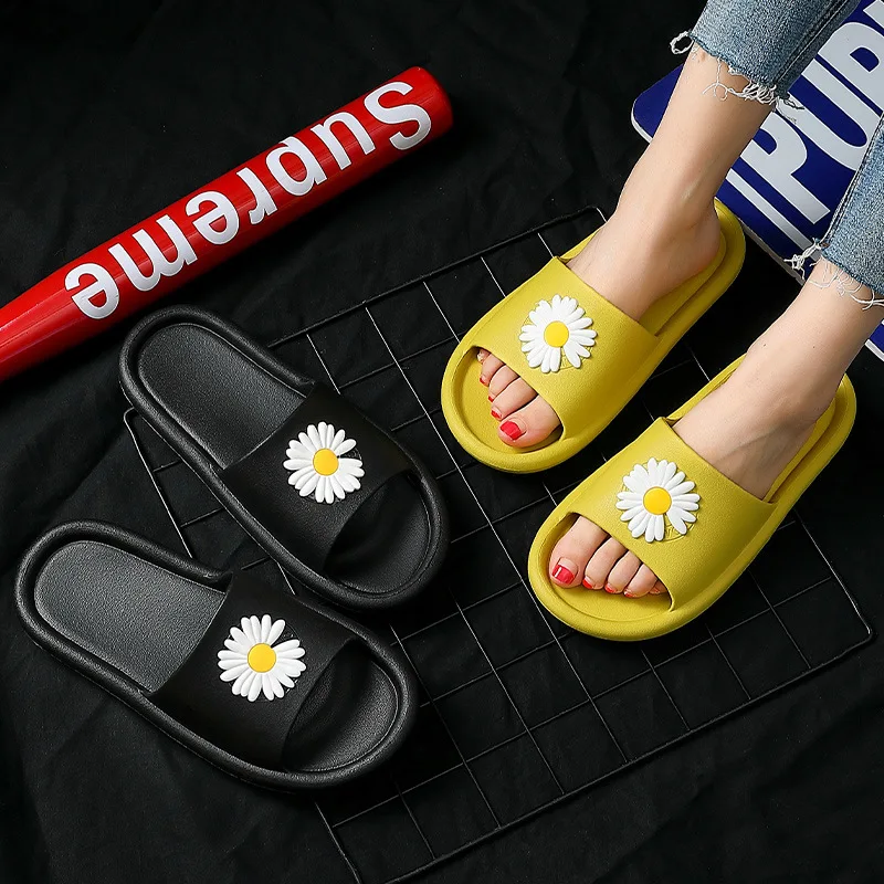 

ZEEKSON Small Daisy Flower Slippers Female Summer Indoor Home Soft Bottom One-word Slippers Bathroom Bath Non-slip Slippers