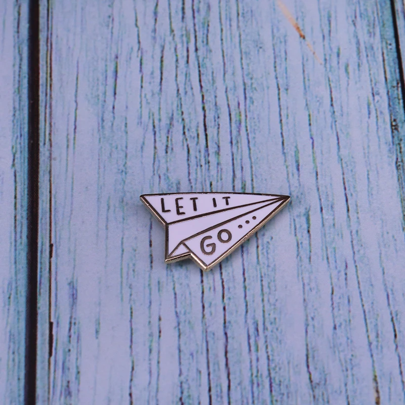 Нагрудный значок в виде самолета Let it go простое умственное напоминание |