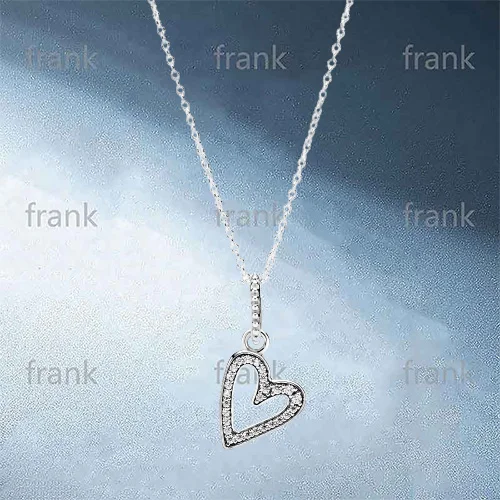 

398688C01 Sparkling Freehand Heart Pendant Necklace