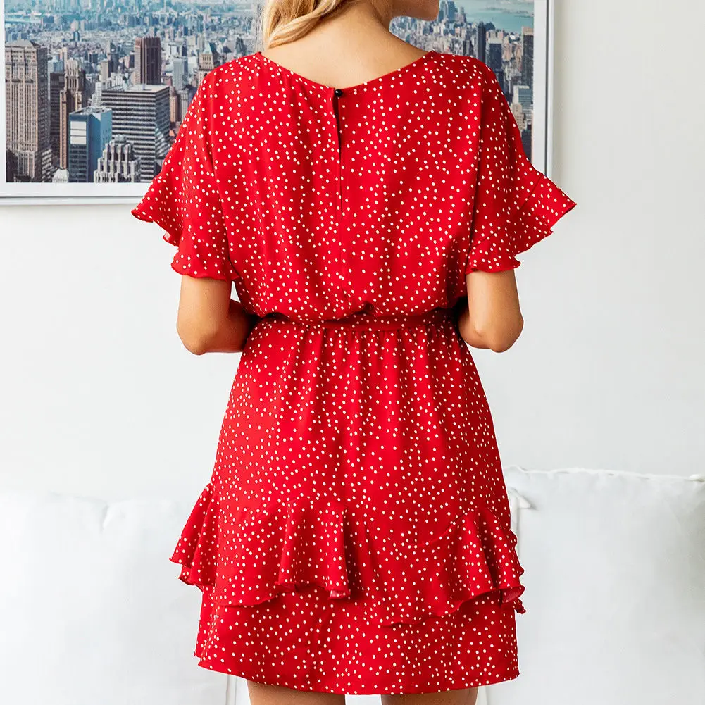Женское богемное мини платье в горошек с рюшами и круглым вырезом коротким