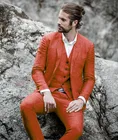Новейшие мужские Стёганые пальто костюм 3 предмета в комплекте комплект оранжево-красный льняные пляжные шорты мужские Свадебный костюм со смокингом, классические брюки для мальчиков летние костюмы для жениха куртка, жилет и брюки