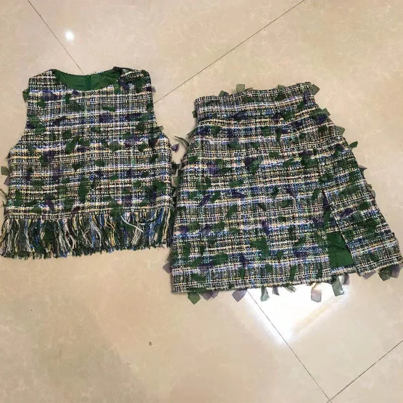 

Женский комплект из двух предметов с юбкой и жилетом из твида