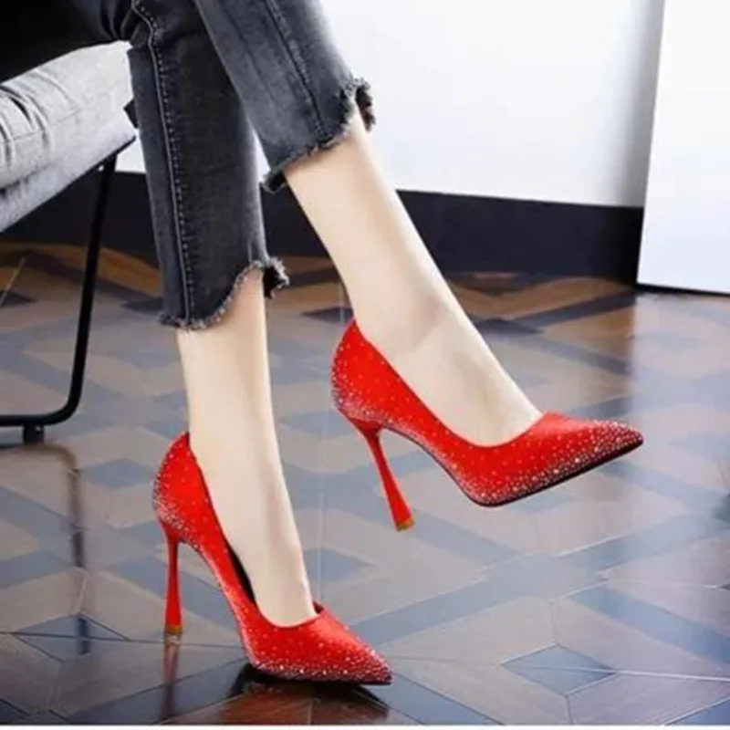 

Женские туфли на шпильке, красные туфли с острым носком, на весну и лето, модель B9478