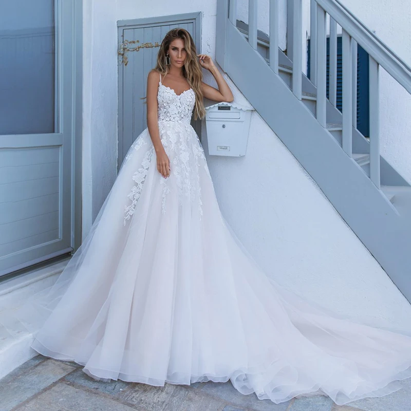 

Graceful V-Neck A-line Beach Wedding Dresses Lace Appliqus Spaghetti Strap Bridal Gowns Custom Made