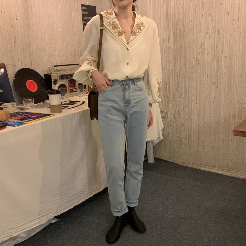 

Retro Women Loose Embroidery 2021 Vintage Gentle Stylish Blouse New Hot Elegance Female Shirts Tops women tops