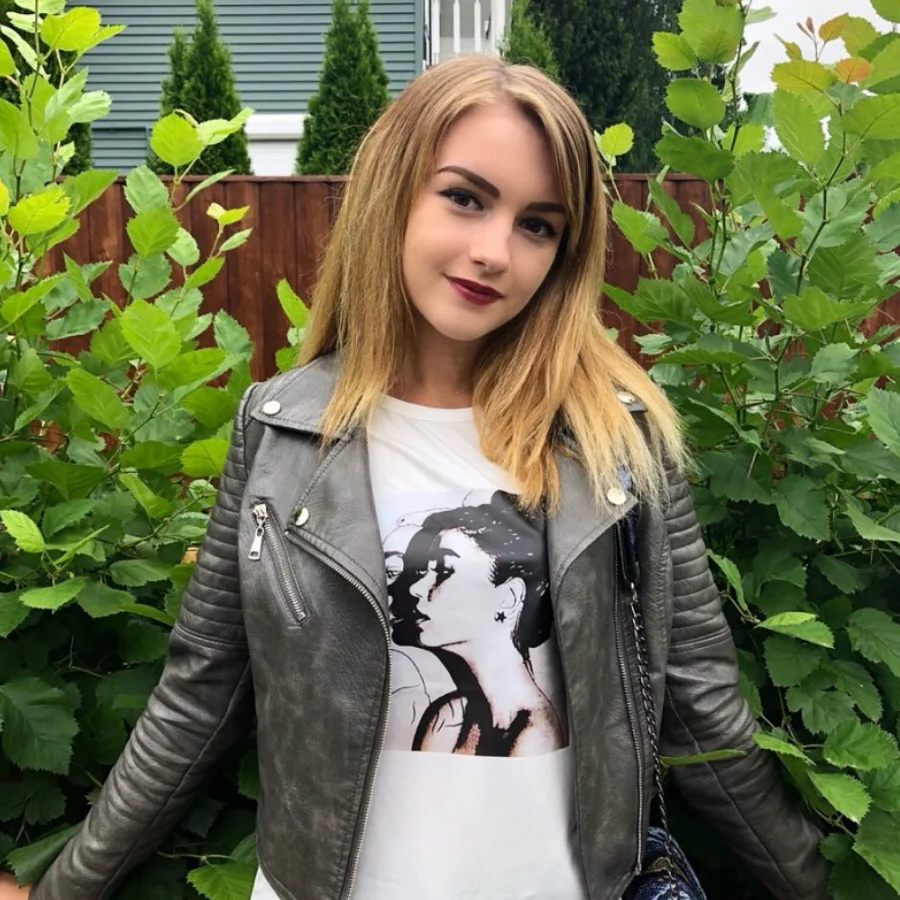 Женская хлопковая футболка с короткими рукавами и круглым вырезом облегающая