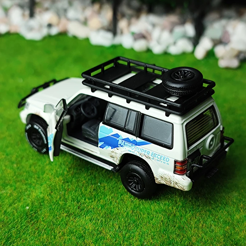 Модель автомобиля с литым давлением BM Creations 1:64 Mitsubishi 3rd Gen Pajero LHD/RHD Jungle Pack | Игрушки