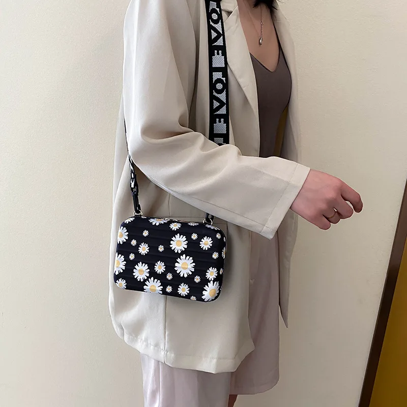2020 summer fresh and fashionable forest daisy little fairy bag casual simple all-match messenger designer bags | Багаж и сумки