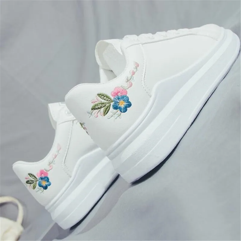 Женские кроссовки на шнуровке AGUTZM белые удобные дышащие плоской подошве