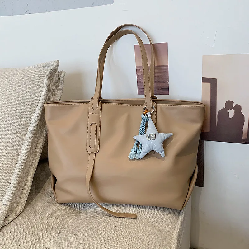 

Большая вместительная сумка-тоут, женская дизайнерская сумка, мягкая сумка через плечо, новинка 2021, высококачественные женские Сумки из иск...
