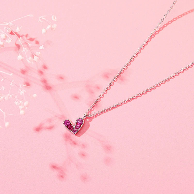 Ожерелье с подвеской в виде сердца из розового циркония серебристого цвета |