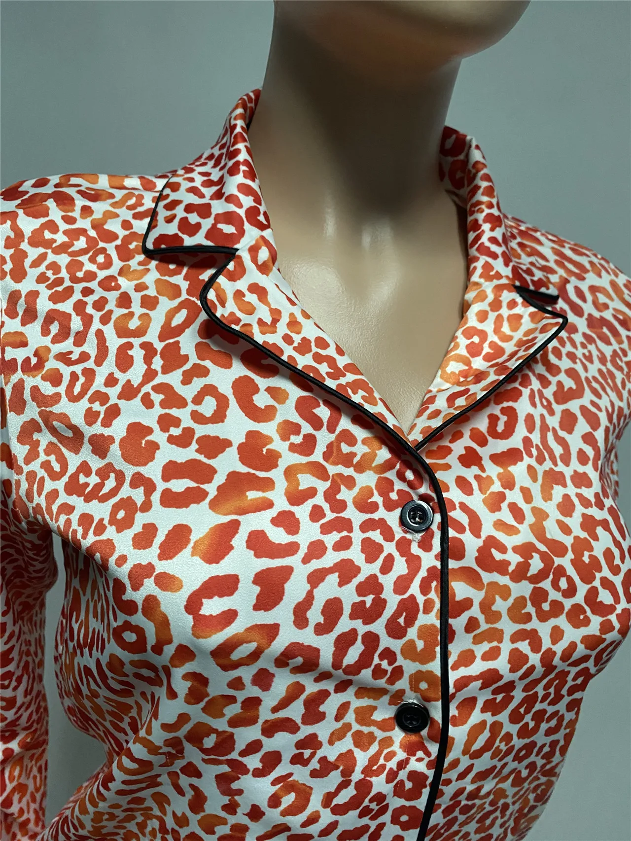 

Leopard Printed Two Pieces Pajama Sets Long Sleeve Sleepwear Women Lounge Wear Turn Down Collar Shirt And Long Pants Night Wear