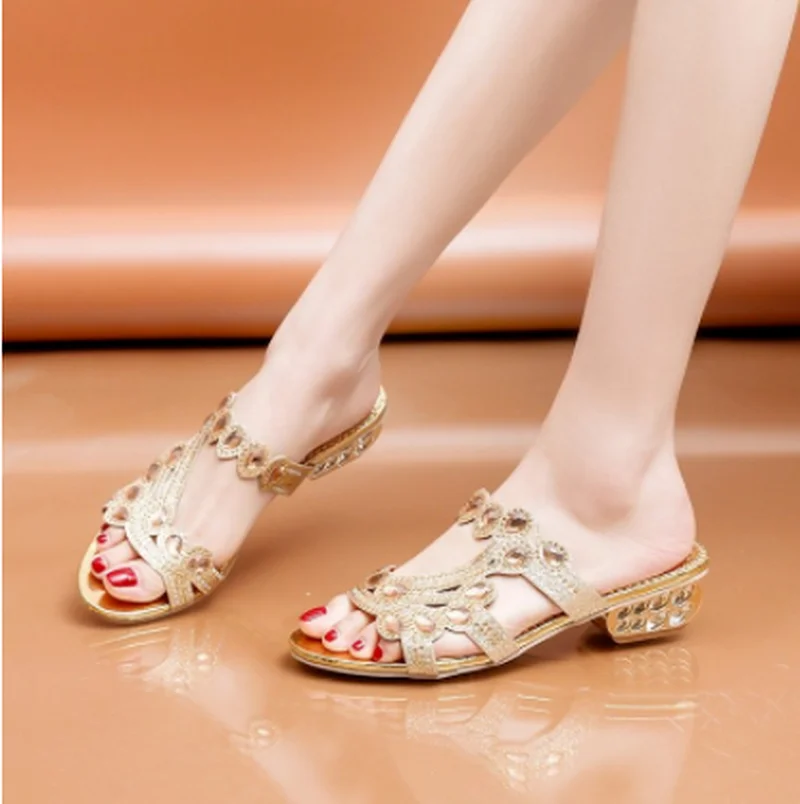 

Женские летние тапочки, сандалии, модные сандалии на высоком каблуке с открытым носком и кристаллами, женские пляжные шлепанцы в богемном с...