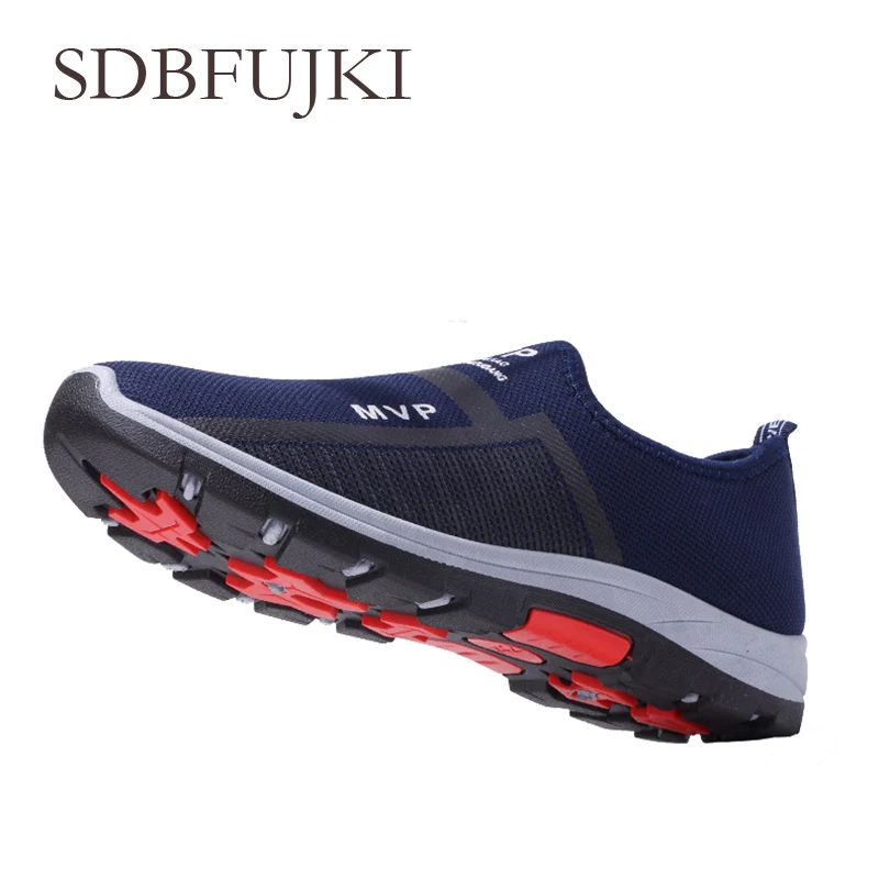 Весенние кроссовки мужская повседневная обувь сетчатая для мужчин Лоферы черные