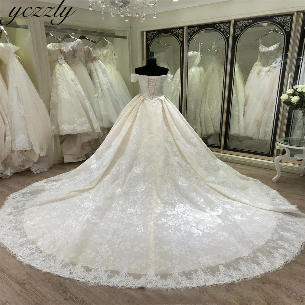 Женское свадебное платье роскошное бальное с открытыми плечами кружевное