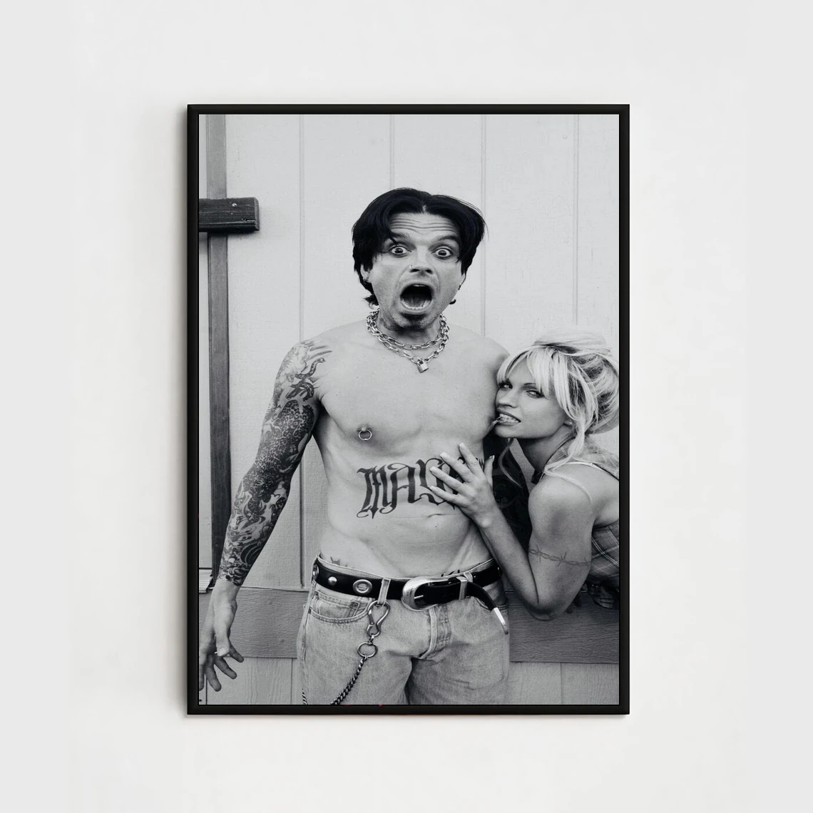 Себастьян Стэн и Лилия Джеймс в пам Томми (2022) постер из фильма домашний декор