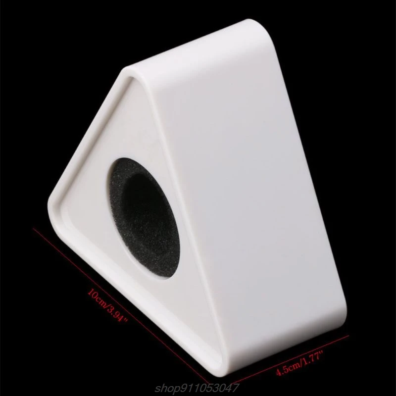 Треугольный микрофон с белым отверстием для ТВ интервью логотипом флагом